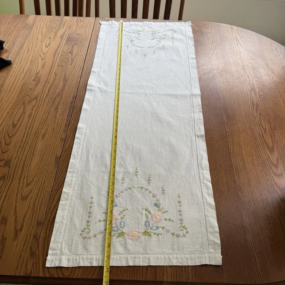 Vtg Embroidered Crochet Dresser Scarf Table Runner Rectangle Flower 38